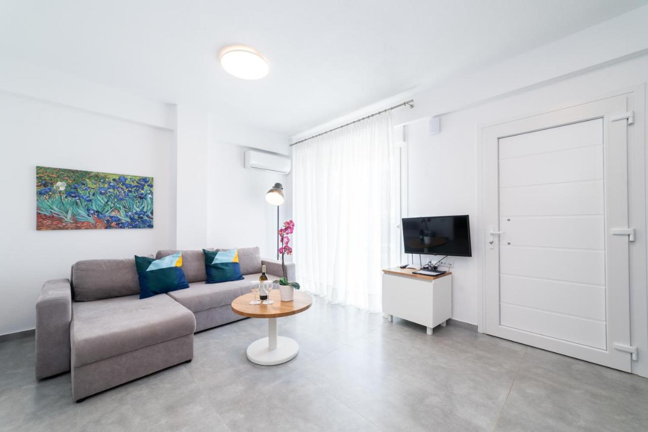 Dionysos Residential Complex Lägenhet Ofrínion Exteriör bild